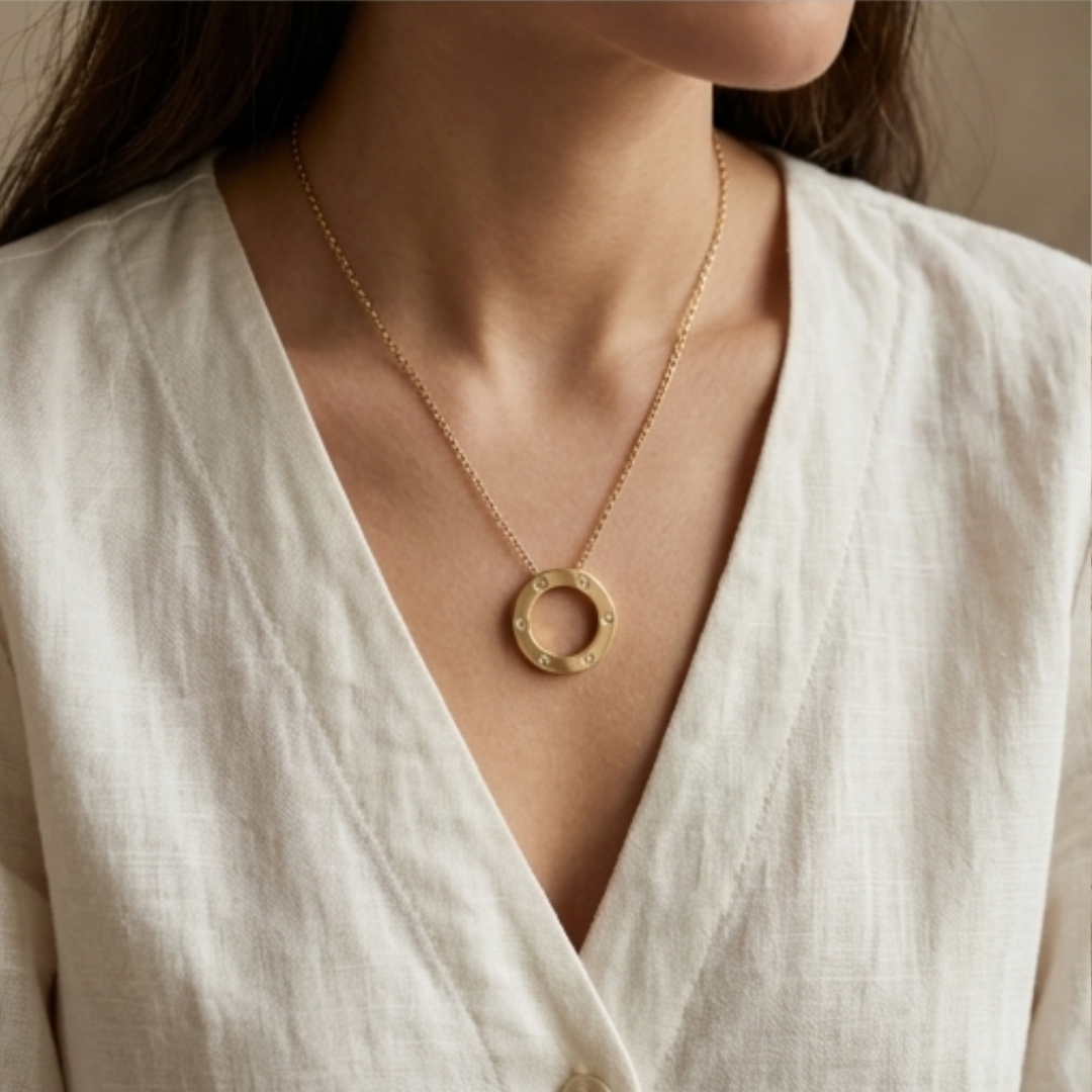 Round Pendant with Chain
